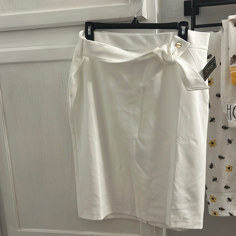 NWT NYCC White Midi Skirt, Size Large
